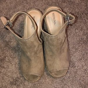 Merona suede Peep toe wedges